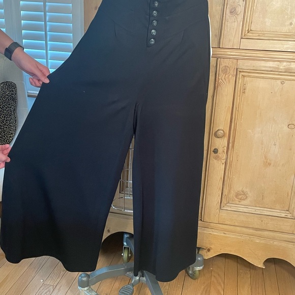 Anthropologie brand wide leg knit pant with front button yoke. Side pockets - Picture 6 of 6